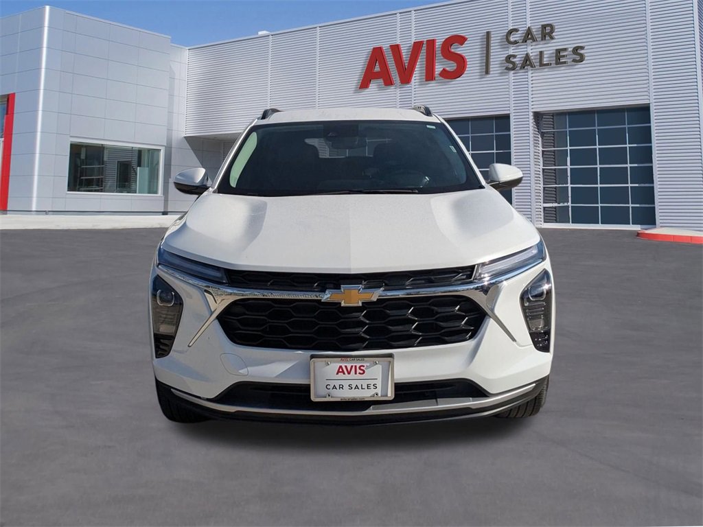 Used 2025 Chevrolet Trax LT w/ LT Convenience Package image 2