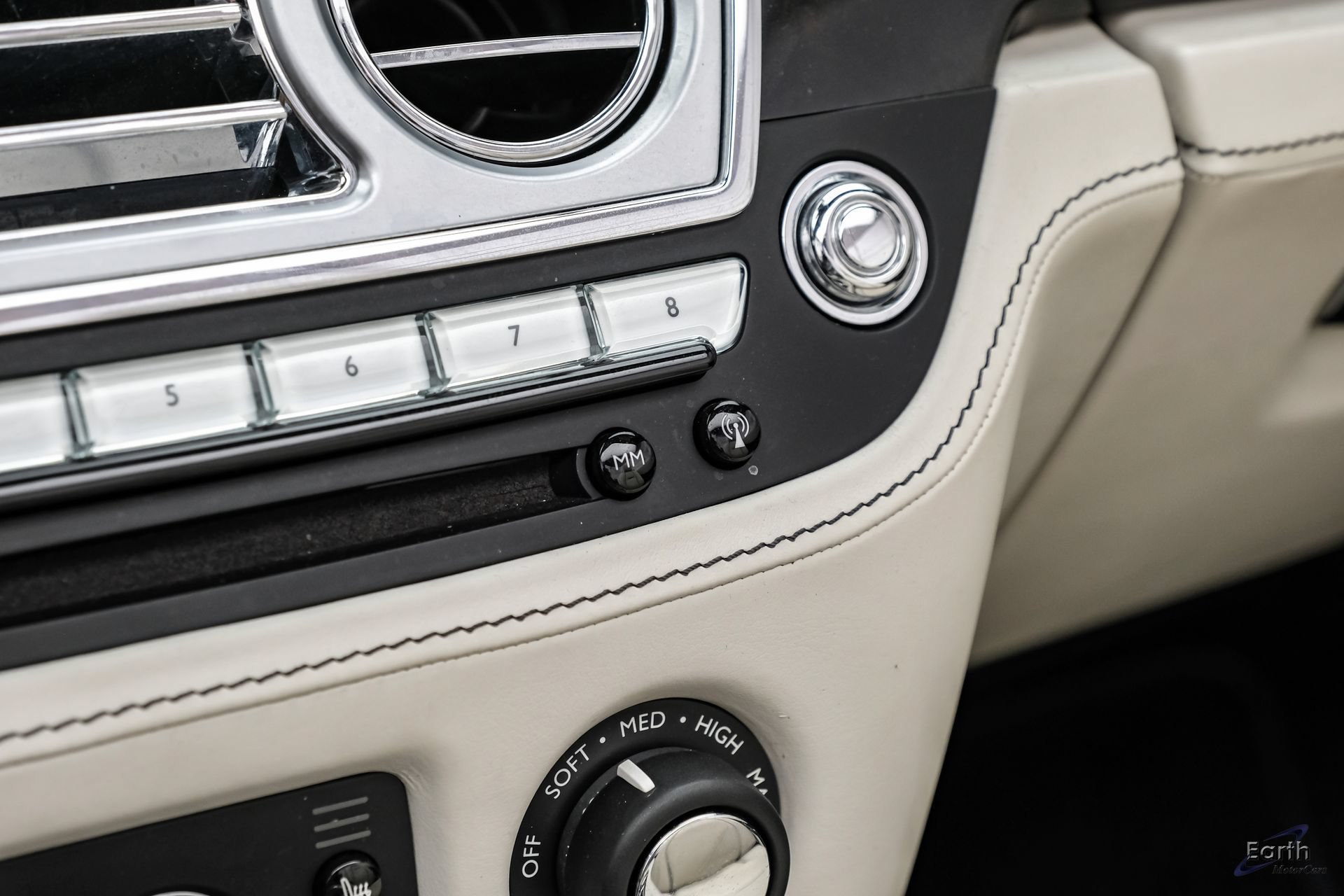 Used 2017 Rolls-Royce Dawn RWD image 80