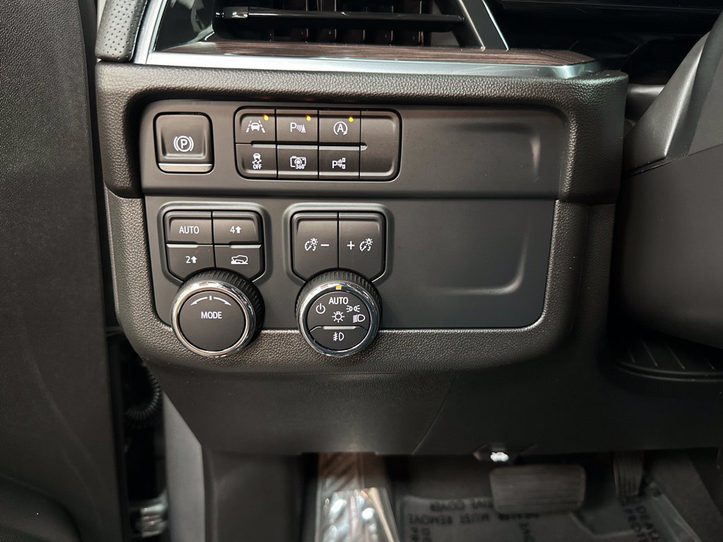 Used 2025 Chevrolet Suburban Premier AWD/4WD image 36