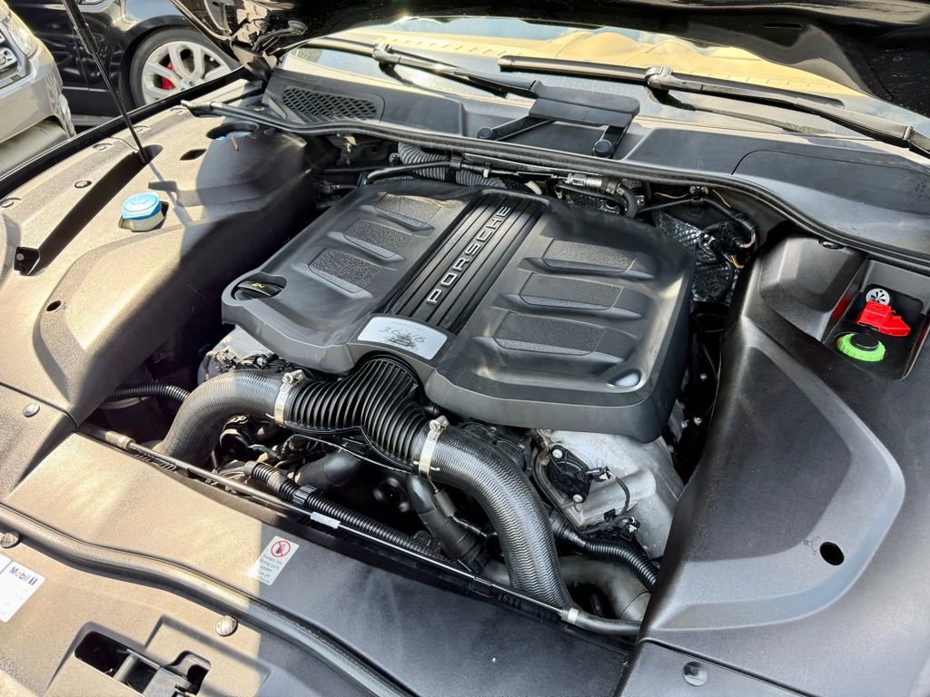 Used 2016 Porsche Cayenne GTS AWD/4WD image 4