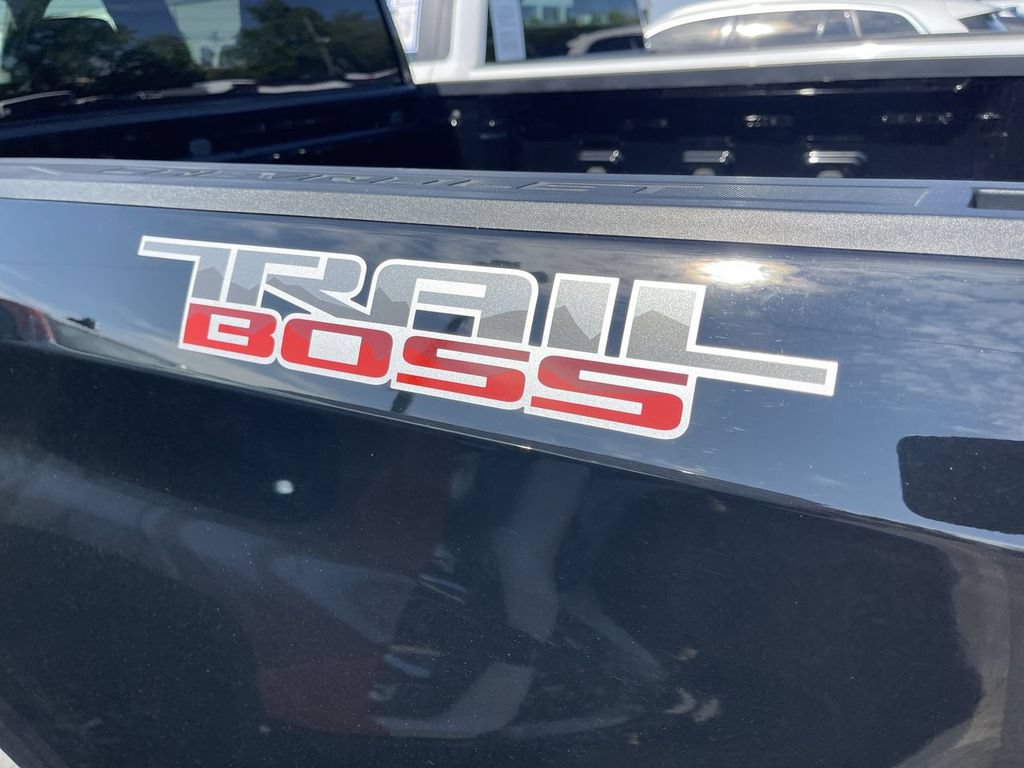 Used 2024 Chevrolet Silverado 1500 Custom Trail Boss w/ LPO, Dark Essentials Package AWD/4WD image 5