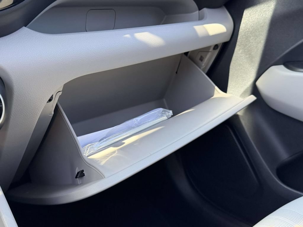 Certified 2024 Hyundai Venue SEL FWD image 38
