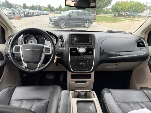 Used 2011 Chrysler Town & Country Touring-L FWD image 15