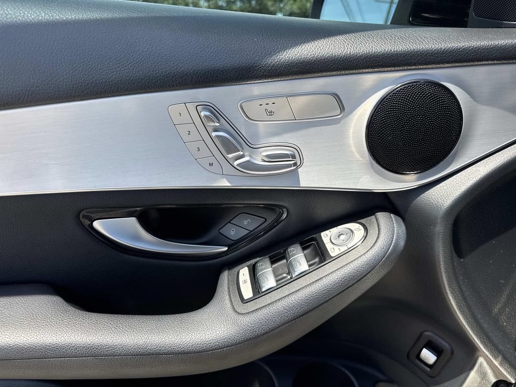 Used 2021 Mercedes-Benz GLC 300 image 22