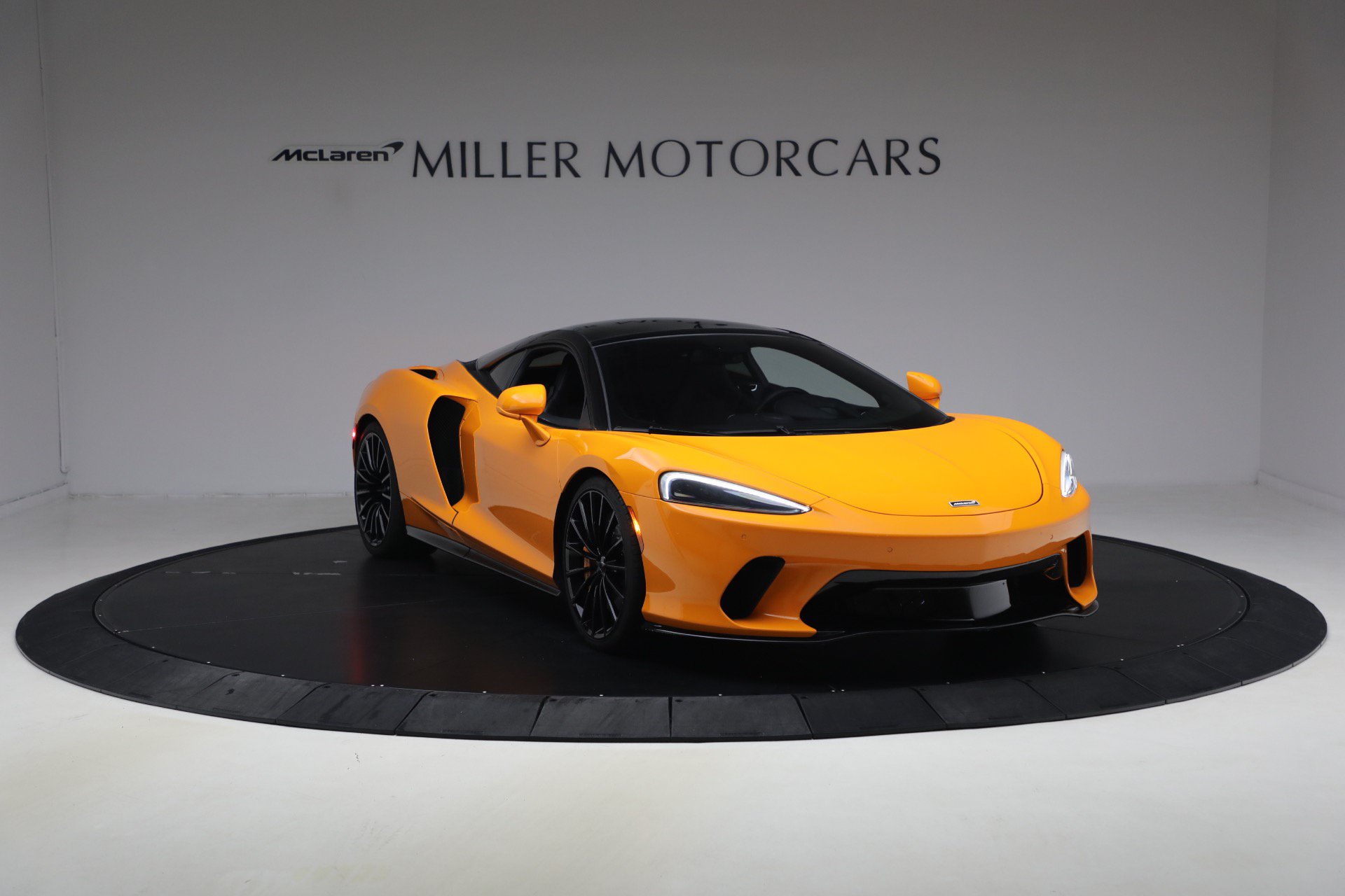 Used 2023 McLaren GT RWD image 11