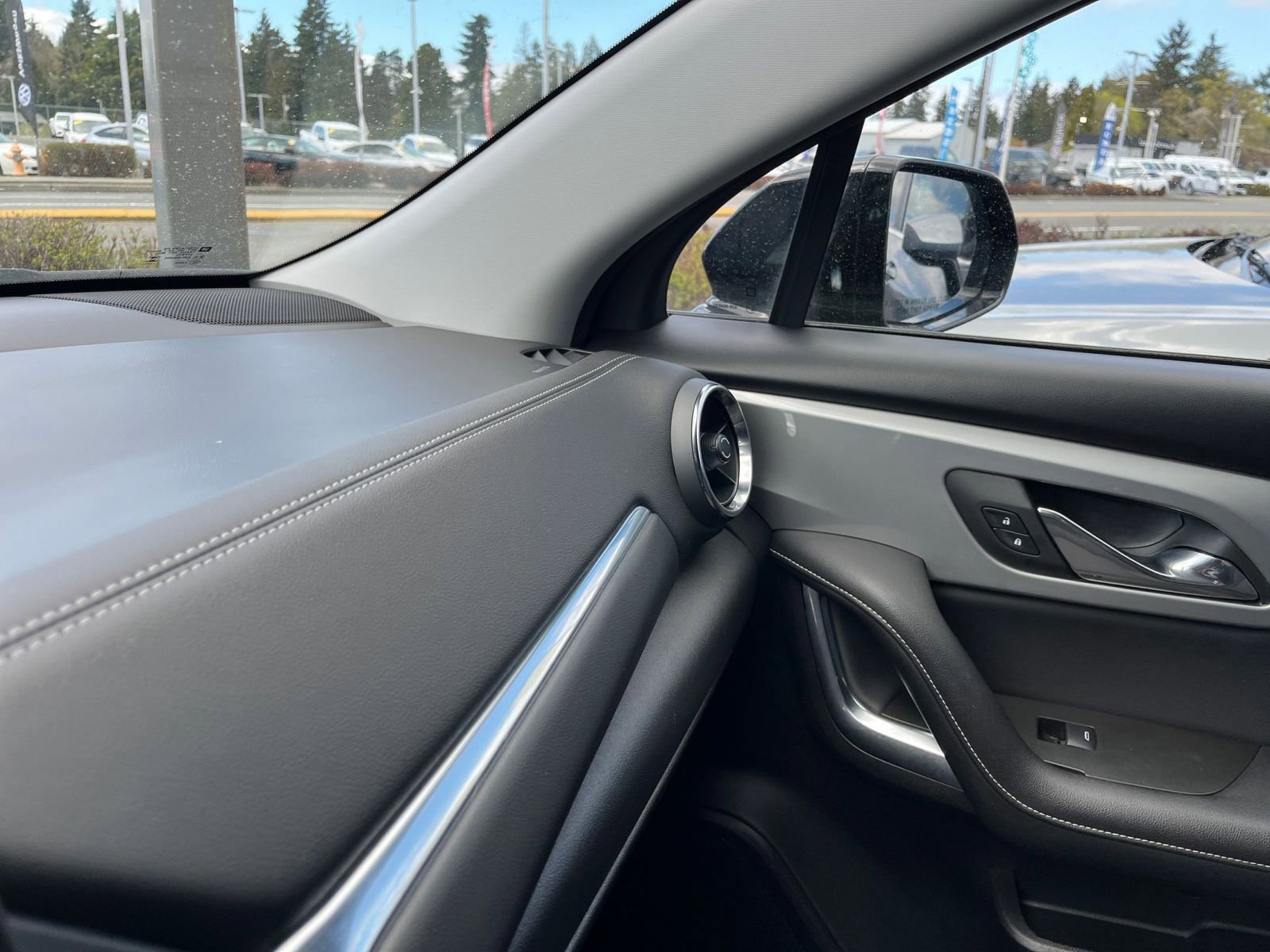 Used 2025 Chevrolet Blazer LT image 36