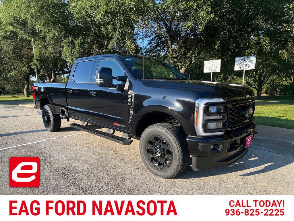 New 2026 Ford F350 Lariat w/ Black Appearance Package