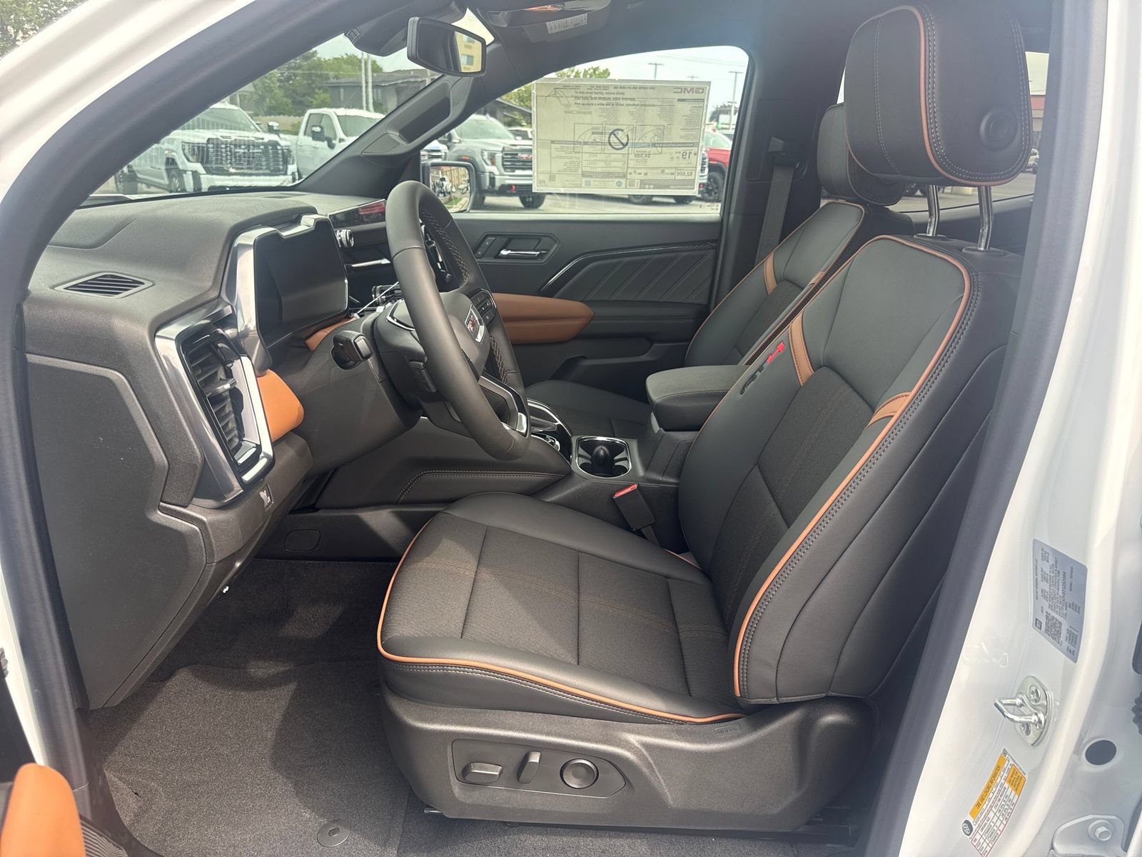 New 2026 GMC Canyon AT4 AWD/4WD image 9