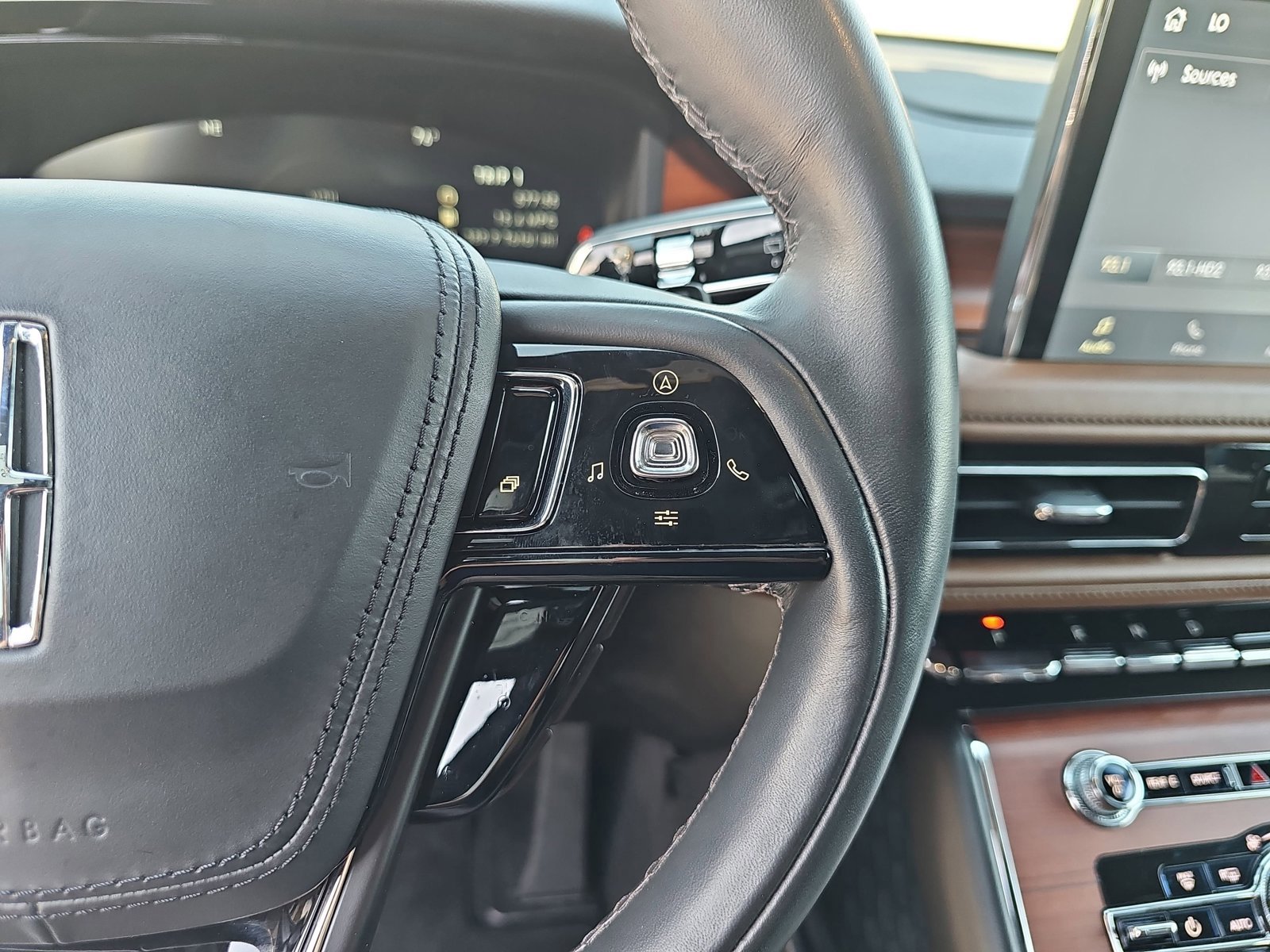 Used 2023 Lincoln Aviator Reserve RWD image 19