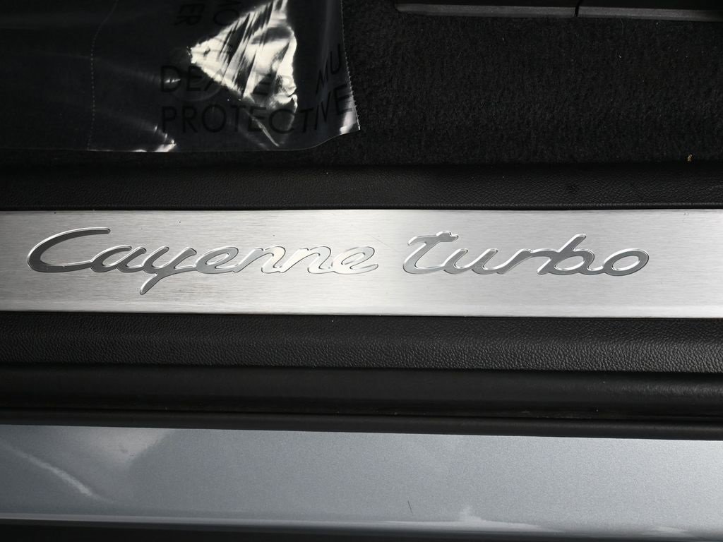 Used 2022 Porsche Cayenne Turbo image 7