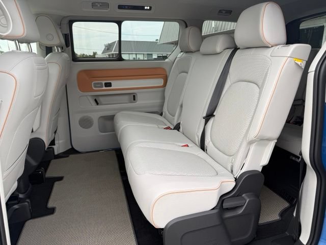 Used 2025 Volkswagen ID. Buzz 1st Edition RWD image 8