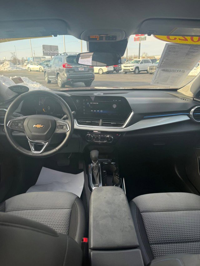 Used 2025 Chevrolet Trax LT w/ LT Convenience Package image 15