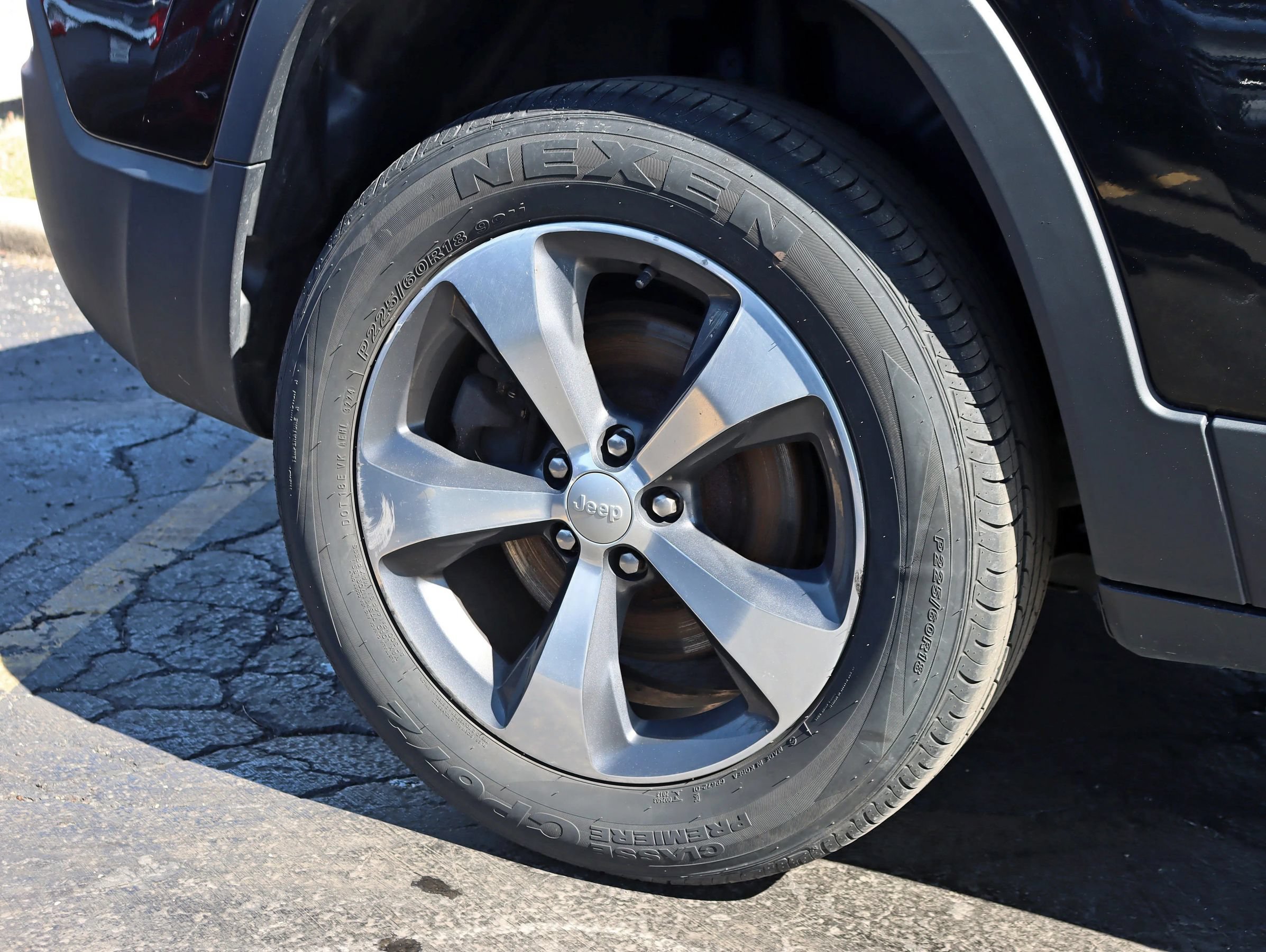 Used 2019 Jeep Cherokee Limited AWD/4WD image 7