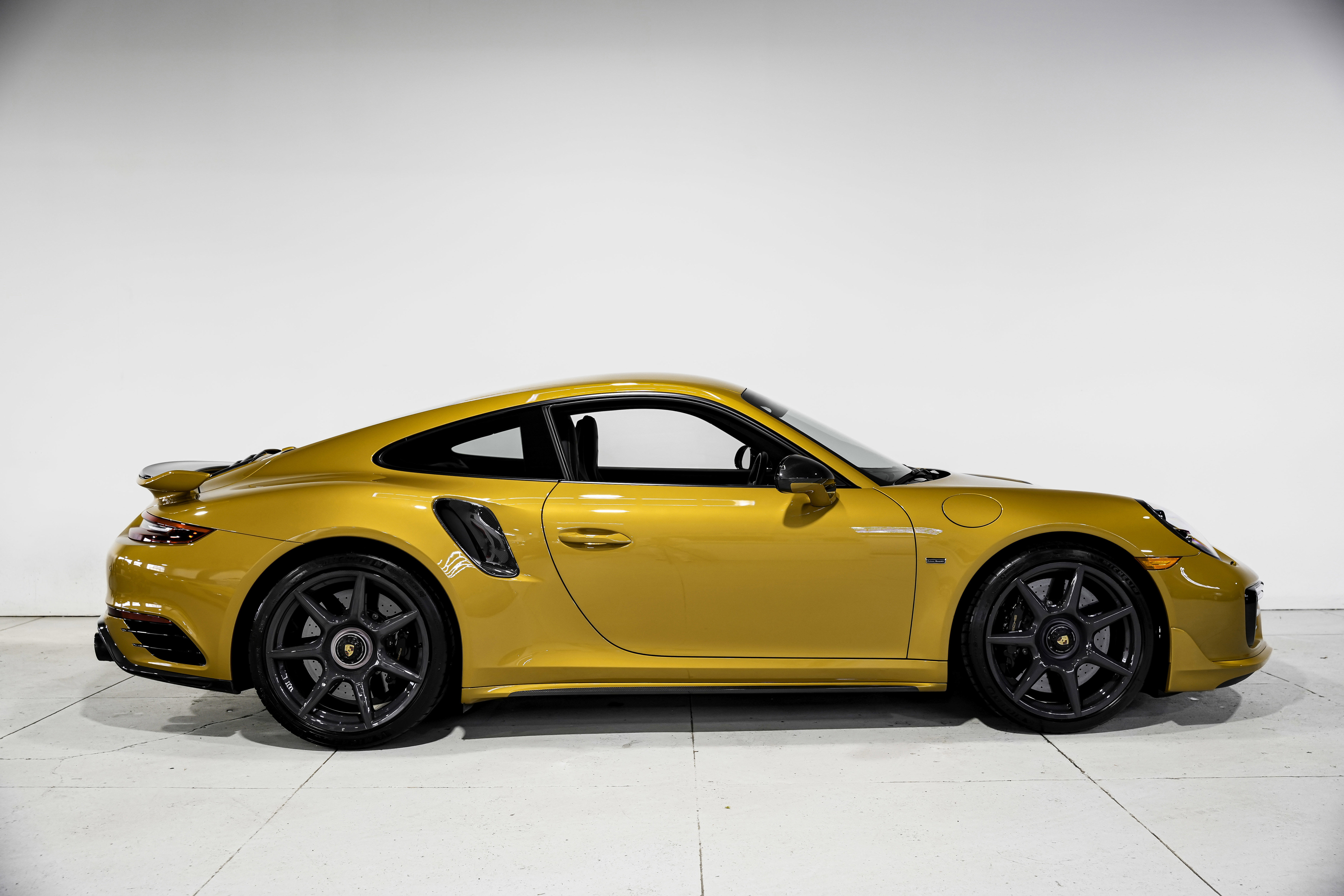 Used 2018 Porsche 911 Turbo S image 3