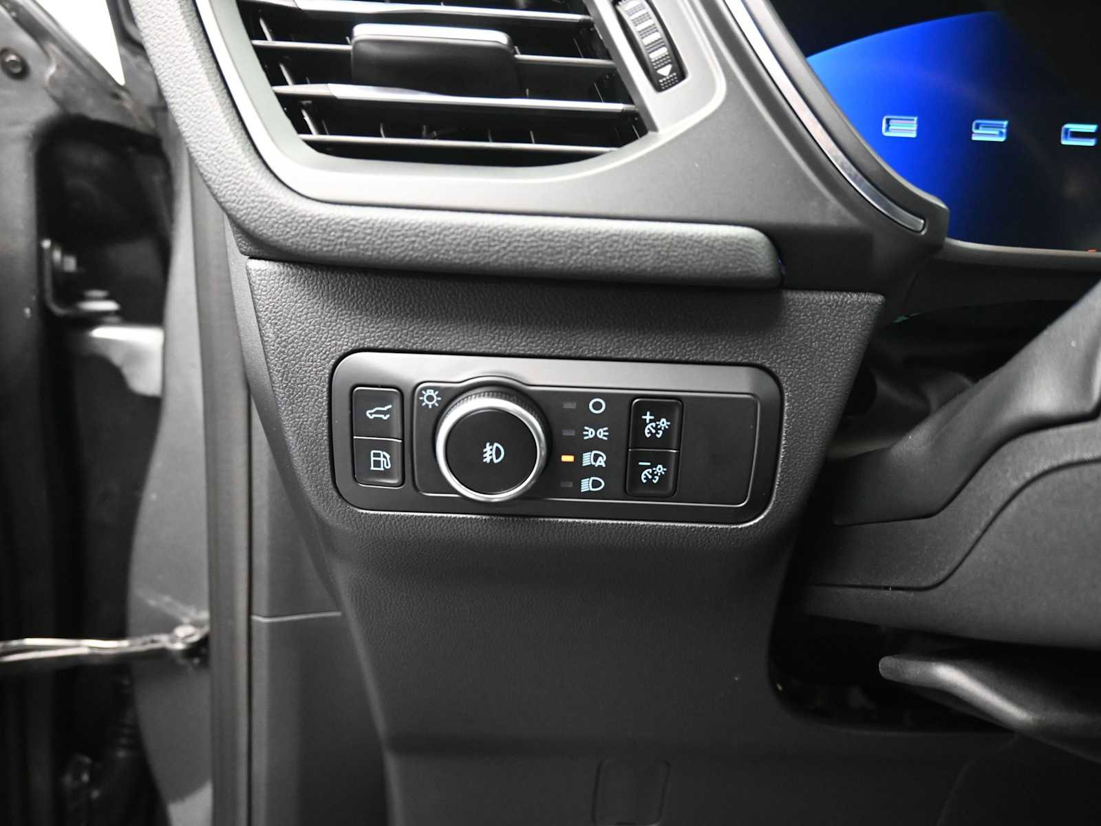 Used 2025 Ford Escape SE w/ PHEV Premium Package image 11