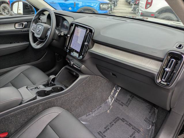 Used 2025 Volvo XC40 B5 Core w/ Protection Package Premier image 29