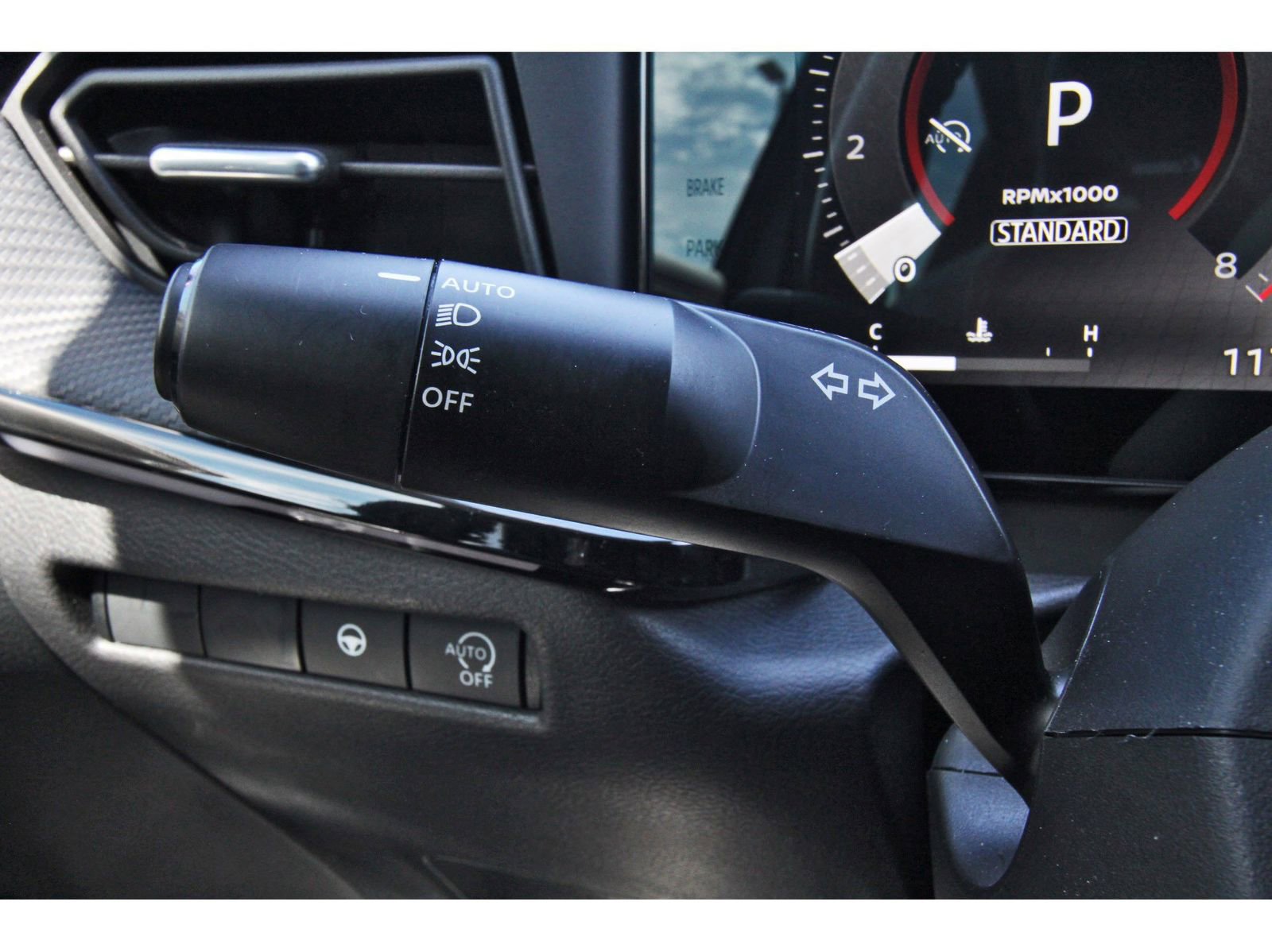 Certified 2025 Nissan Kicks SR FWD image 20