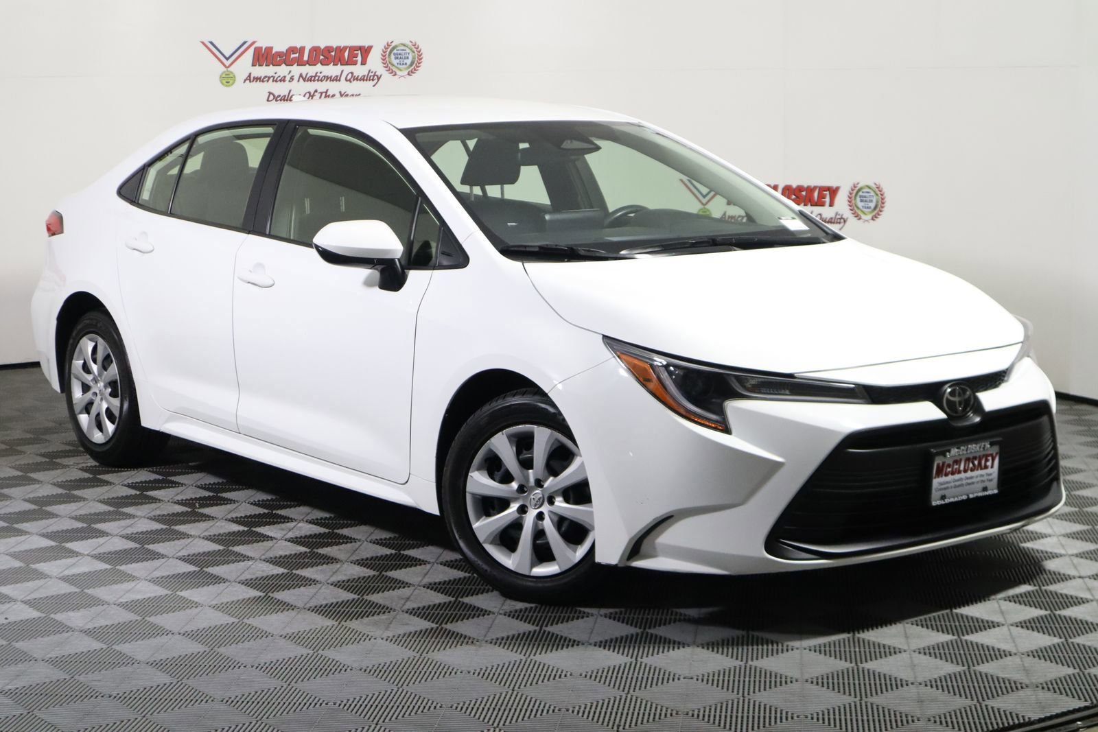 Used 2023 Toyota Corolla LE image 3