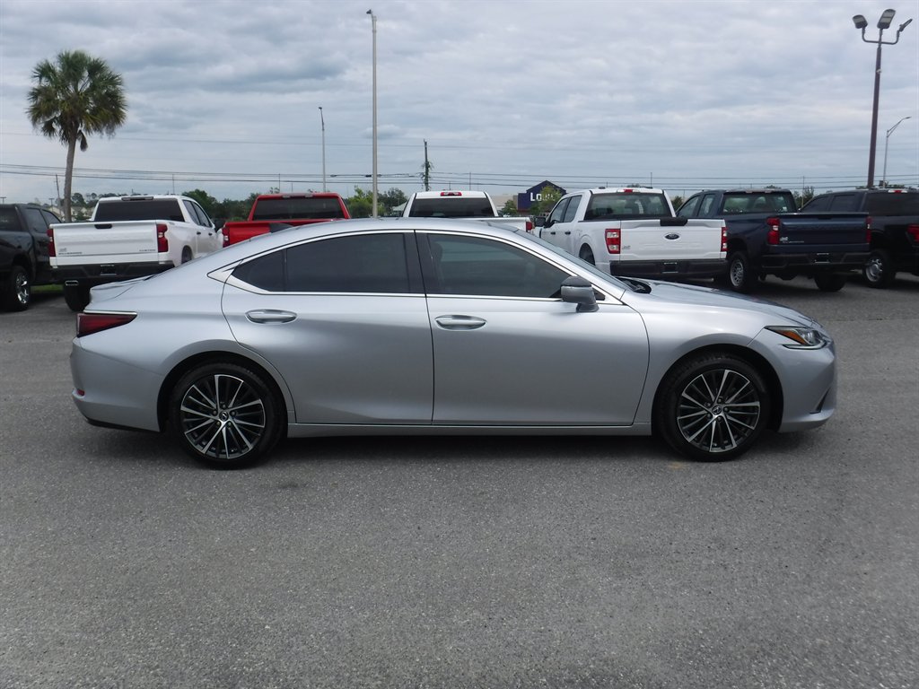 Used 2022 Lexus ES 350 w/ Premium Package FWD image 3