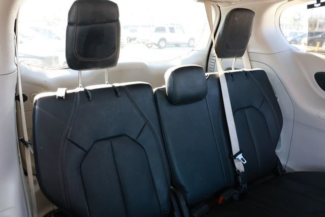 Used 2020 Chrysler Pacifica Touring-L Plus image 29