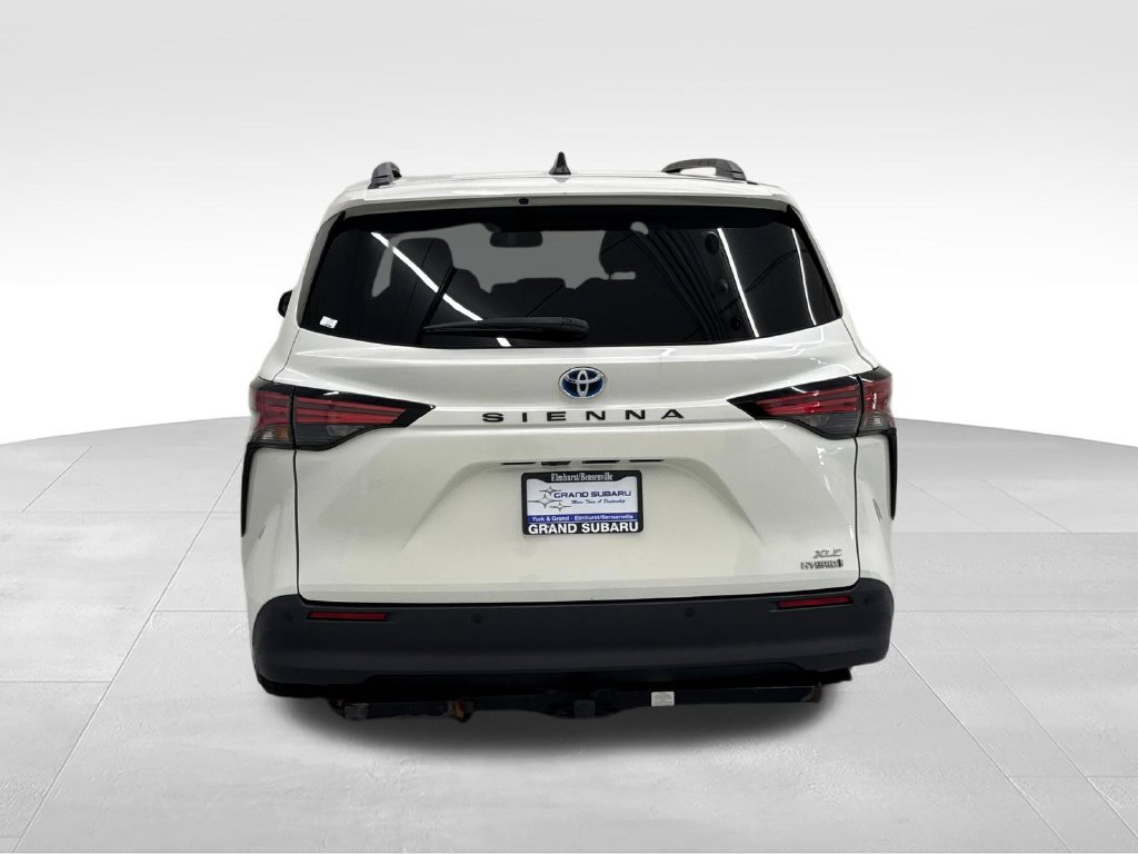 Used 2021 Toyota Sienna XLE w/ XLE Plus Package FWD image 5