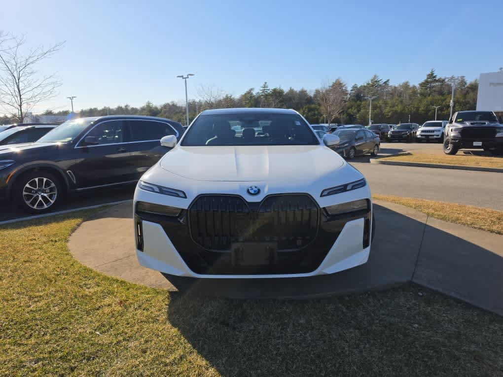 Used 2025 BMW 740i xDrive AWD/4WD image 3