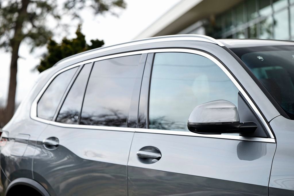 Certified 2025 BMW X5 sDrive40i w/ Premium Package image 3