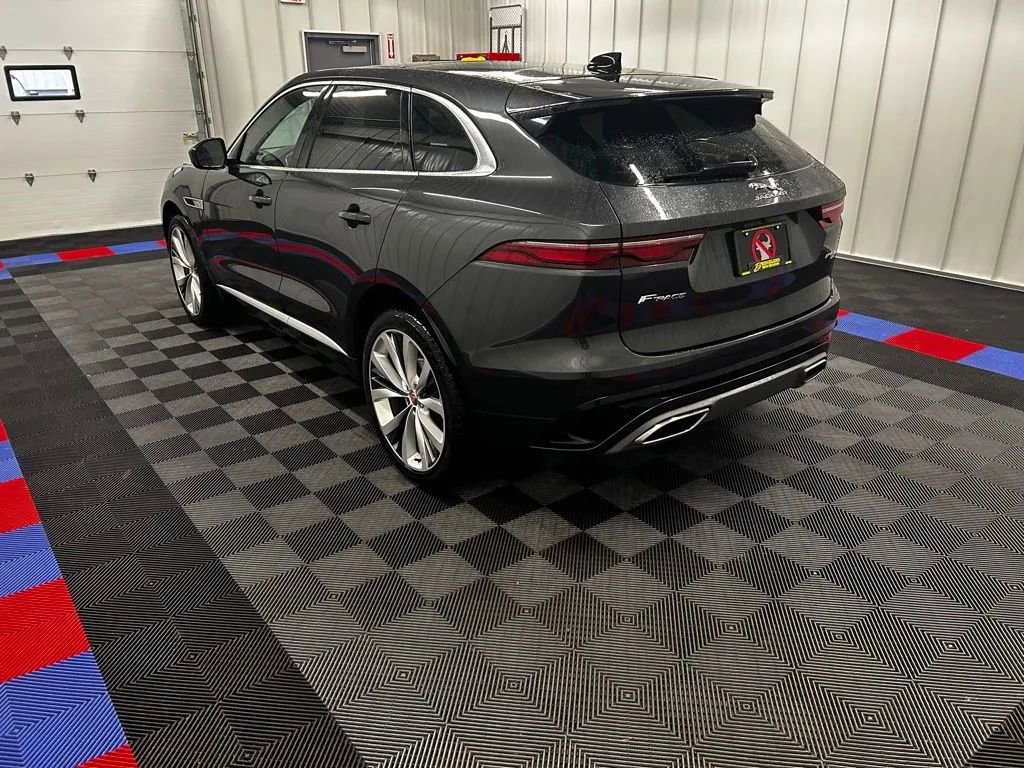 Used 2023 Jaguar F-PACE R-Dynamic S image 6