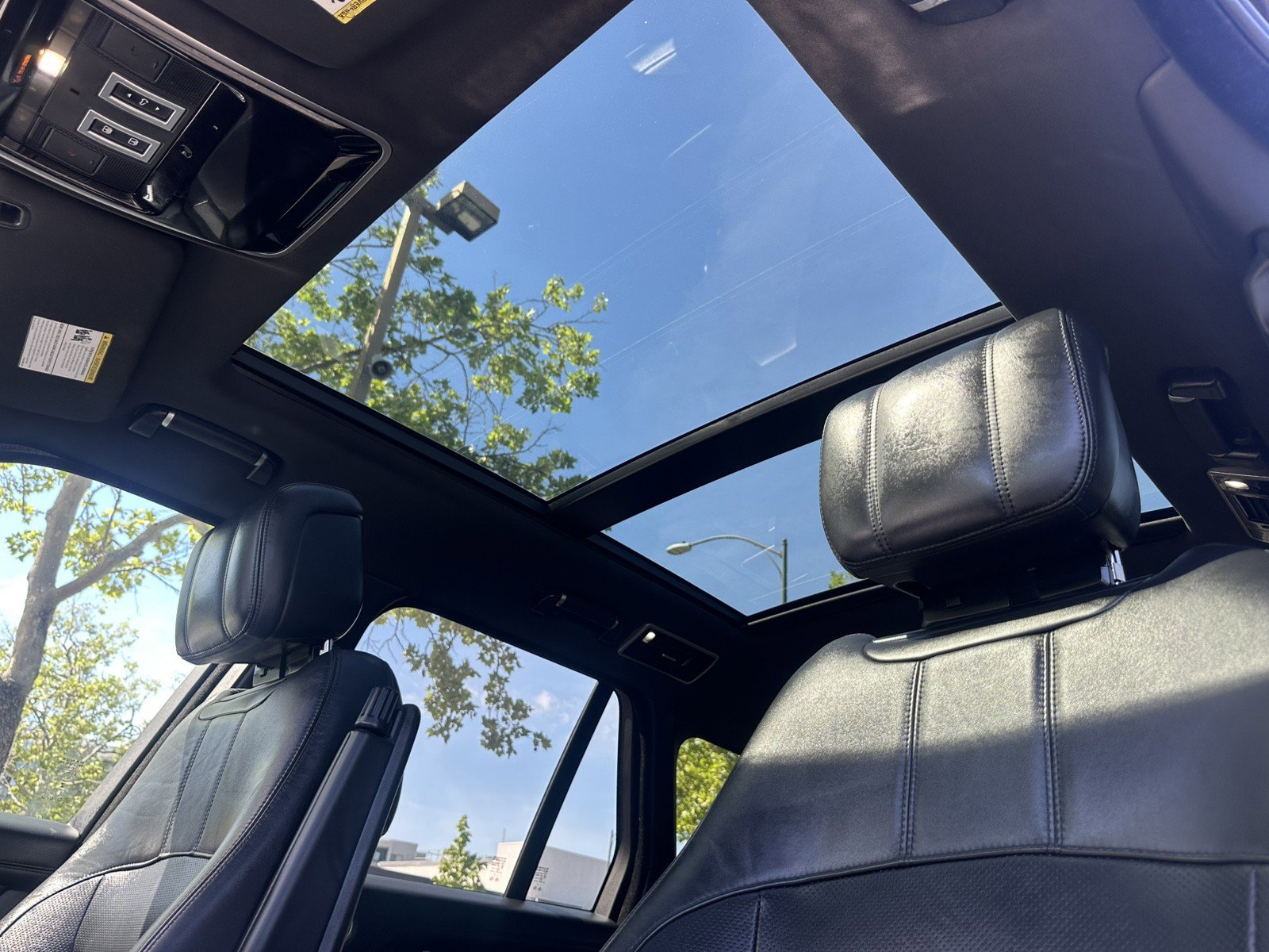 Used 2018 Land Rover Range Rover HSE image 28