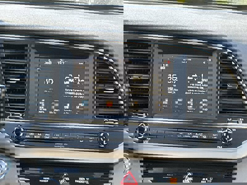 Used 2017 Hyundai Elantra Limited image 16