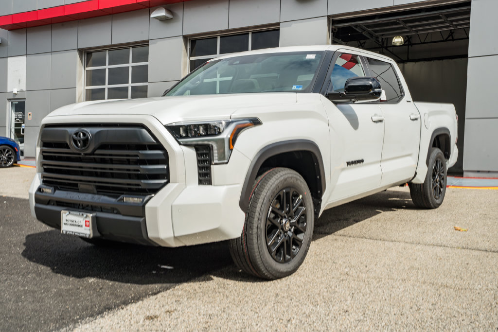 New 2026 Toyota Tundra Limited AWD/4WD image 3