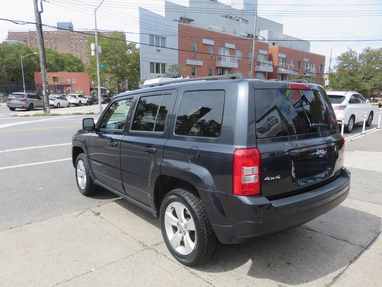 Used 2014 Jeep Patriot Latitude AWD/4WD image 5