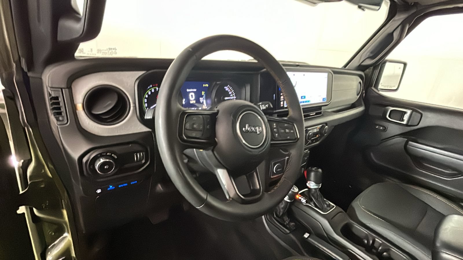 Used 2024 Jeep Wrangler Unlimited w/ Convenience Group AWD/4WD image 15