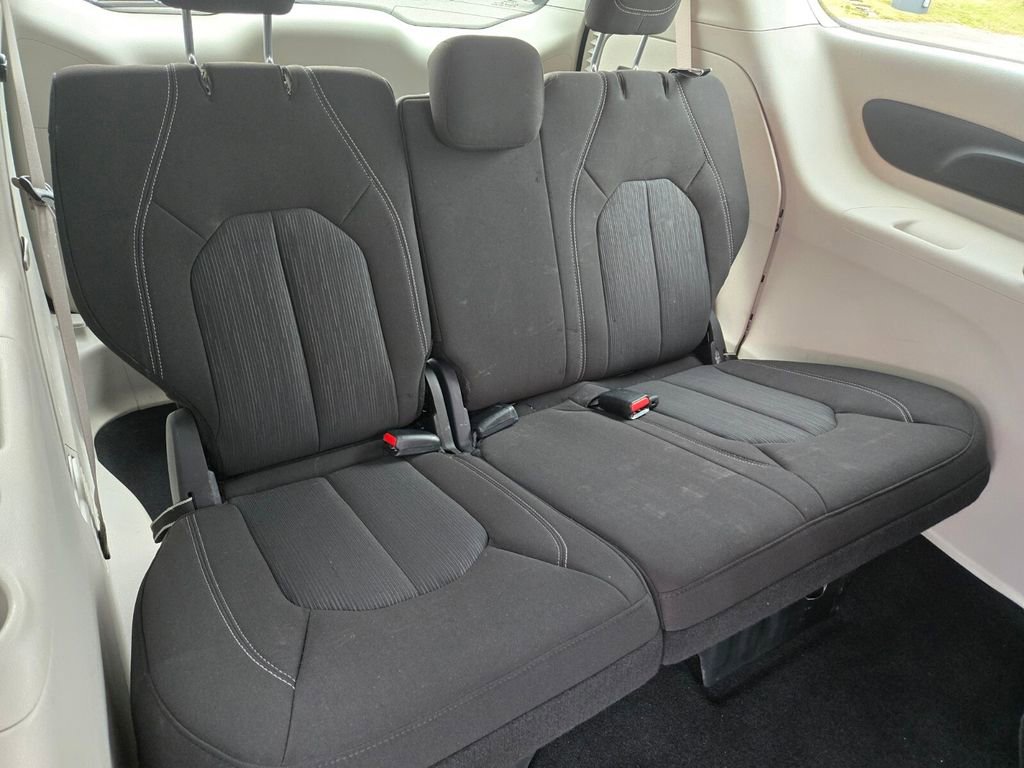 Used 2022 Chrysler Voyager LX image 20
