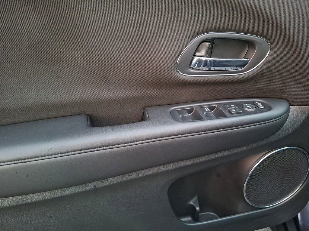 Used 2017 Honda HR-V EX image 10