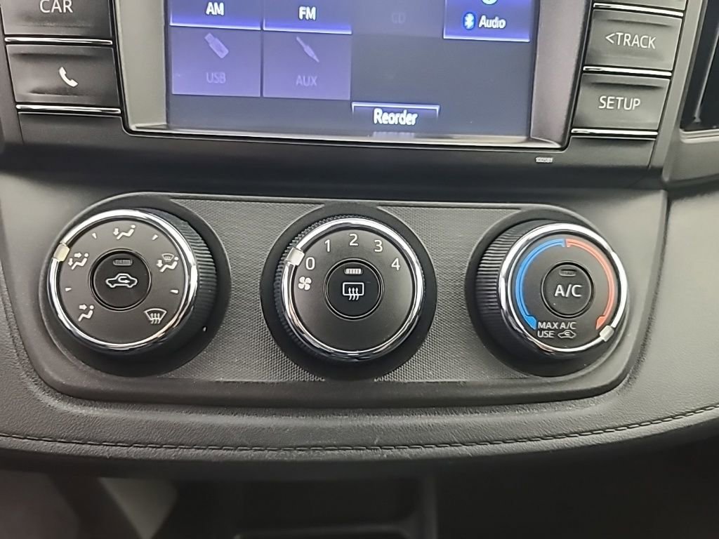 Used 2018 Toyota RAV4 LE image 33