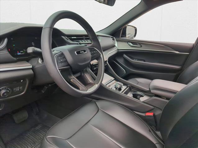 Used 2025 Jeep Grand Cherokee Limited 4xe image 9