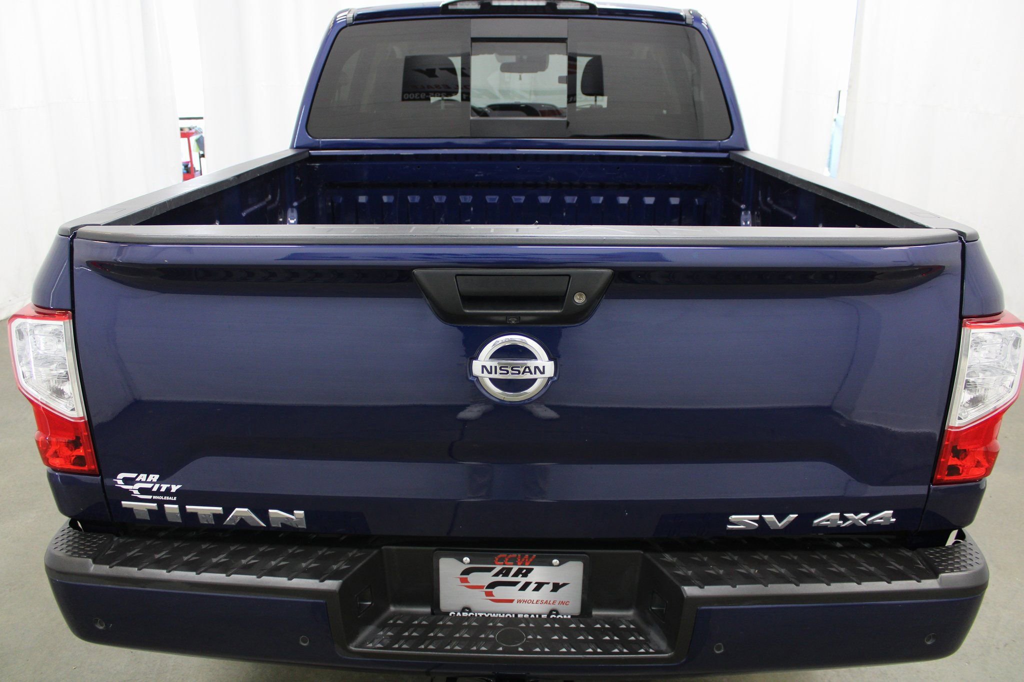 Used 2022 Nissan Titan SV image 6