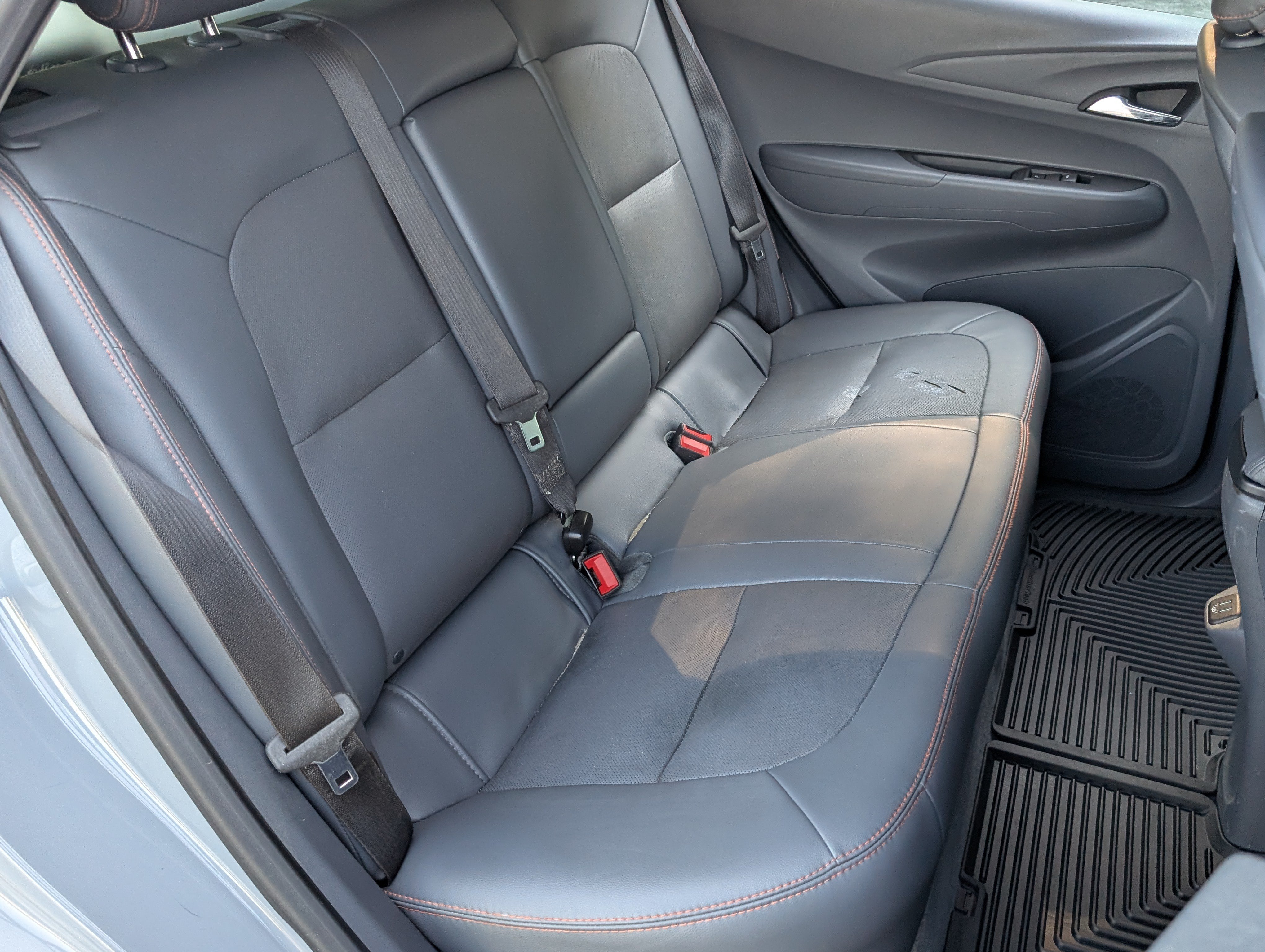 Used 2019 Chevrolet Bolt Premier w/ Infotainment Package FWD image 19