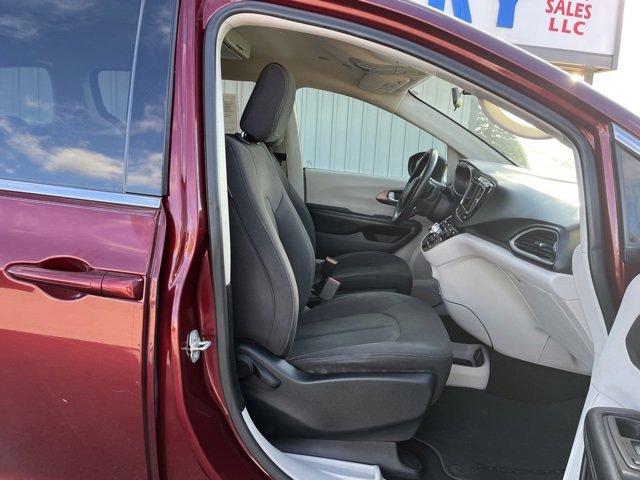 Used 2018 Chrysler Pacifica LX image 39