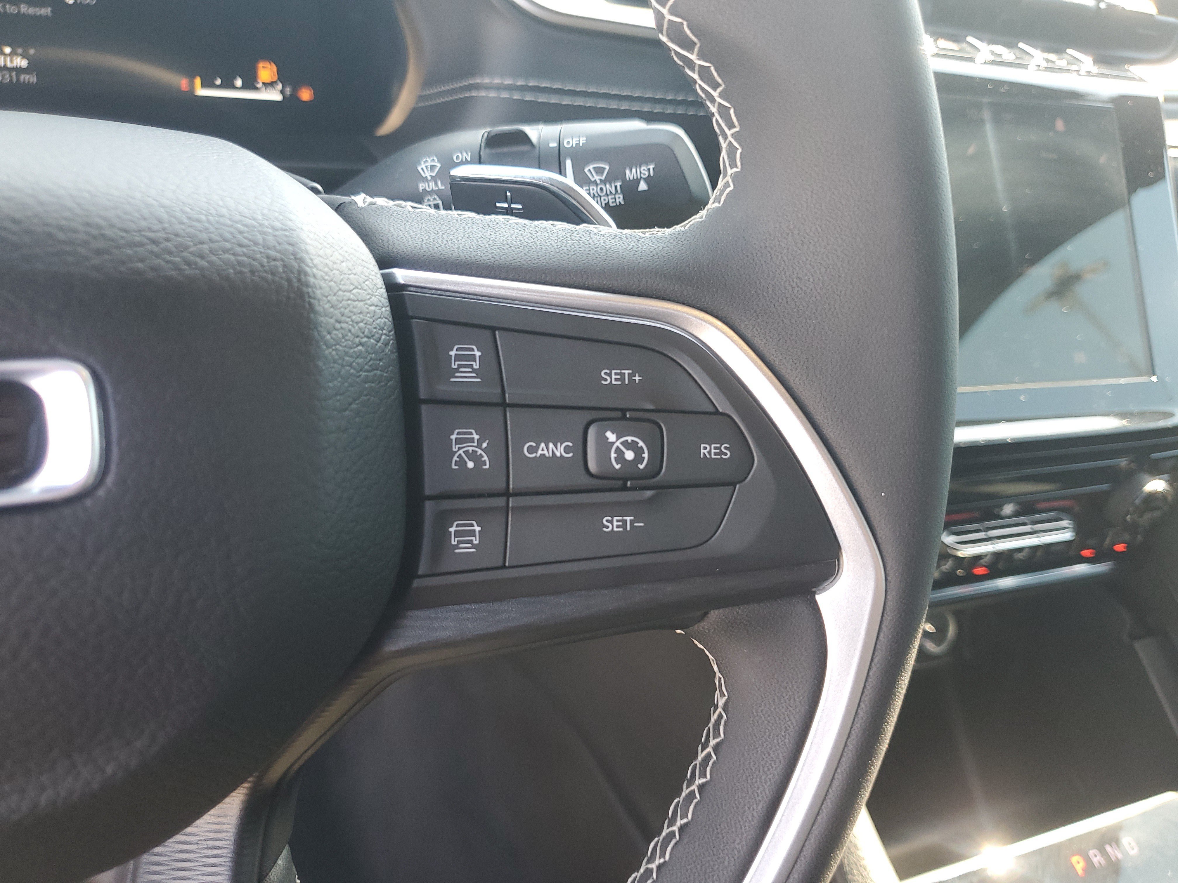 Used 2025 Jeep Grand Cherokee L Laredo RWD image 17