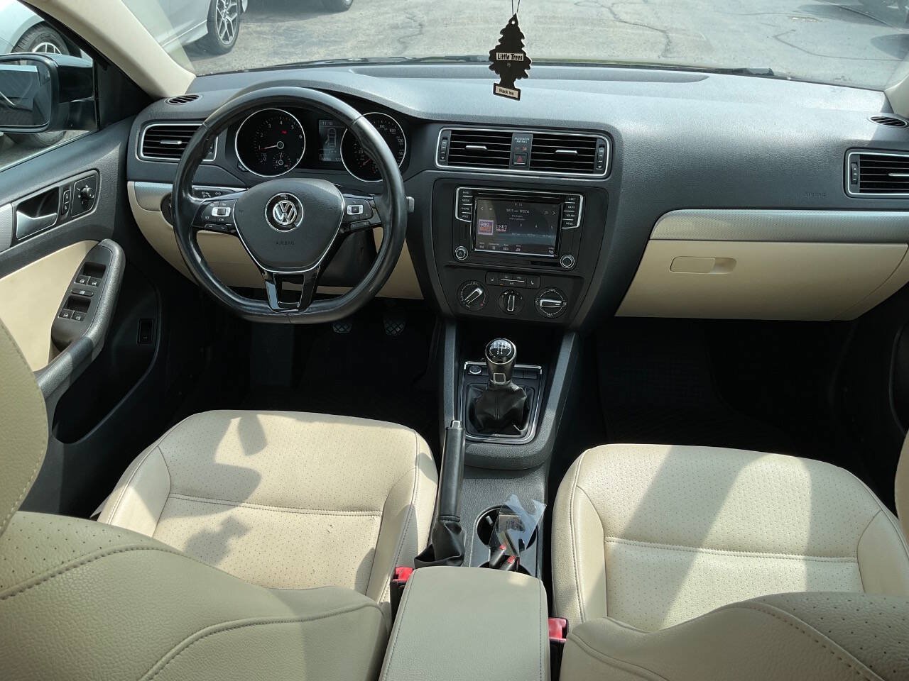 Used 2017 Volkswagen Jetta SE FWD image 12