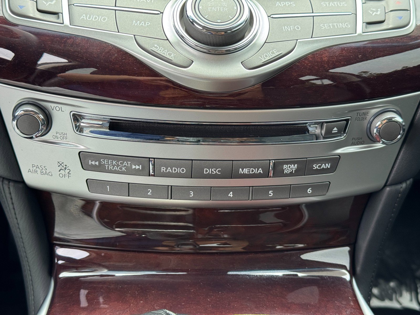 Used 2019 INFINITI Q70 Luxe RWD image 30