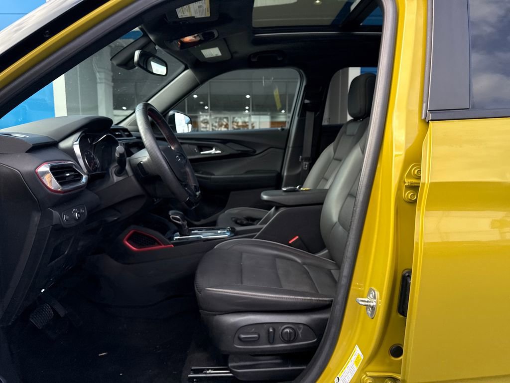 Used 2023 Chevrolet TrailBlazer RS w/ Sun and Liftgate Package image 11