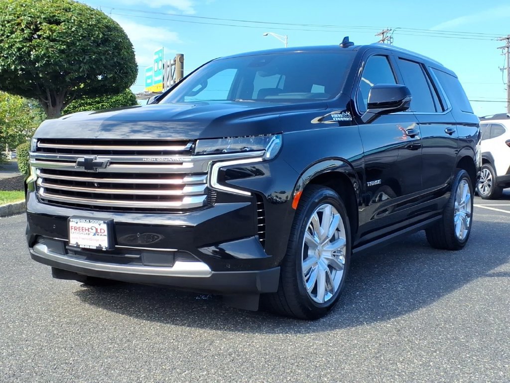 Used 2024 Chevrolet Tahoe High Country AWD/4WD image 3