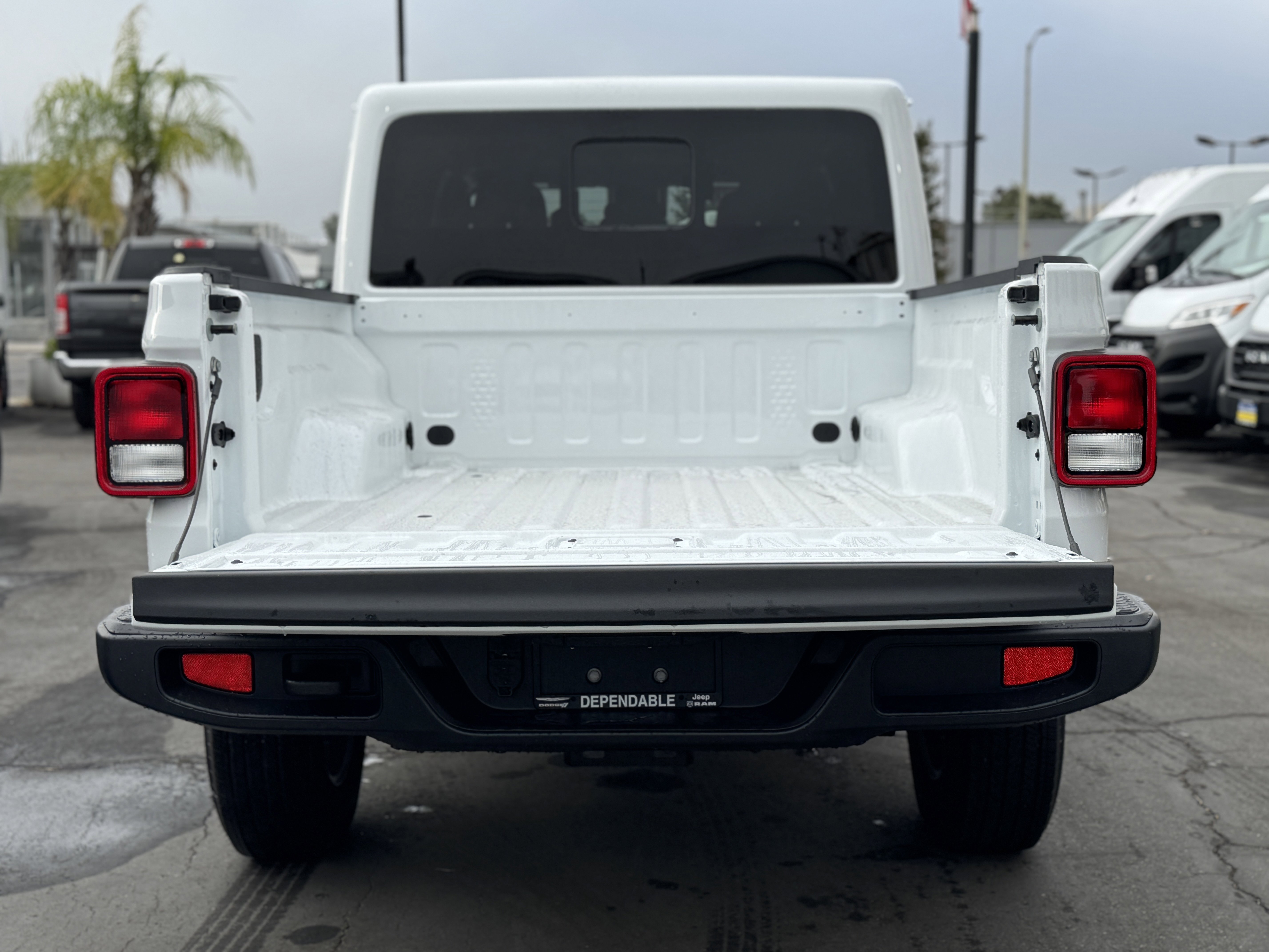 New 2025 Jeep Gladiator Sport image 14