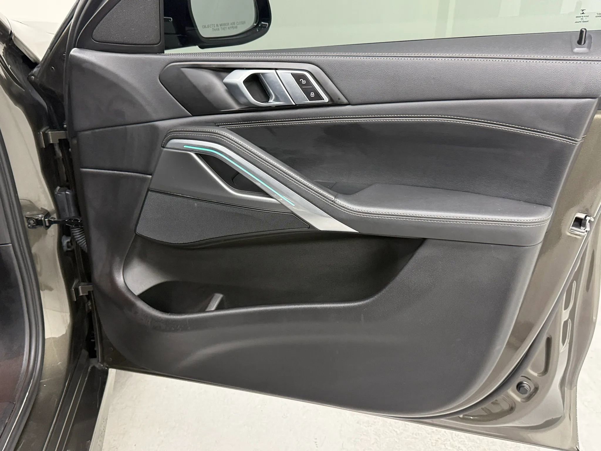 Used 2023 BMW X6 xDrive40i w/ M Sport Package image 28