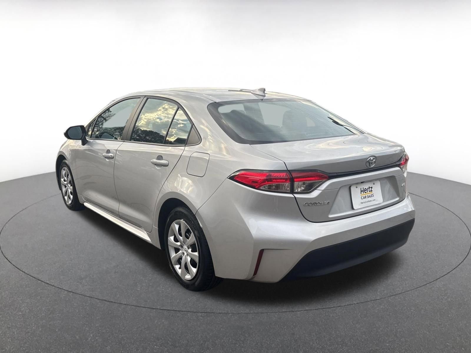 Used 2025 Toyota Corolla LE image 13