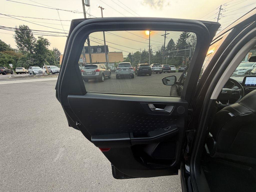 Used 2020 Ford Escape Titanium AWD/4WD image 15