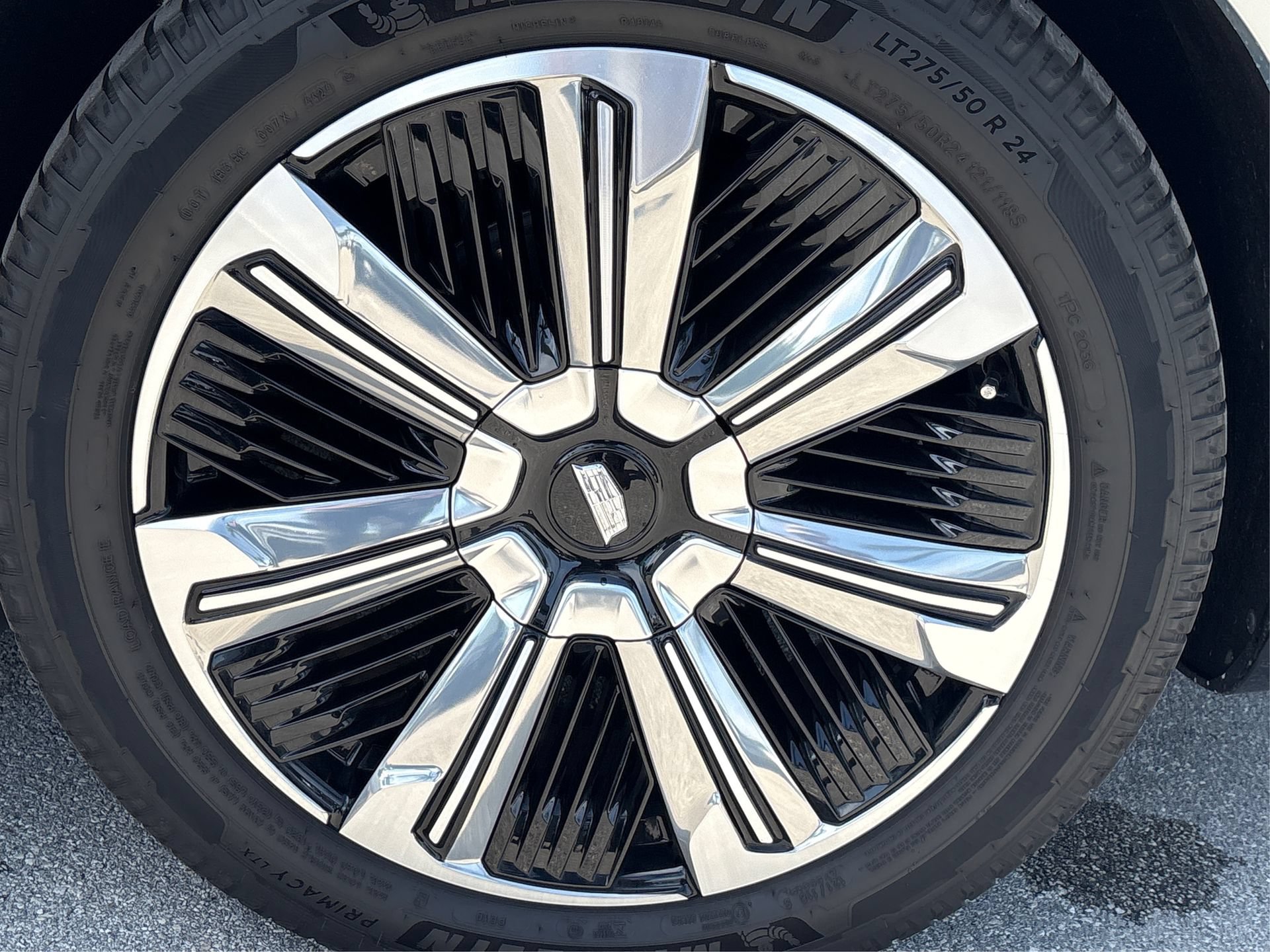 Used 2025 Cadillac Escalade IQ Luxury 1 AWD/4WD image 17